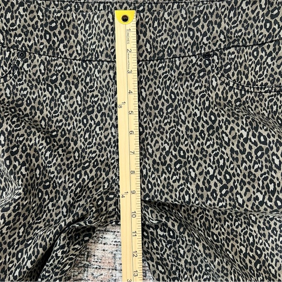 Chicos Leopard Print Pull On Pants Women’s Size 8 Stretch - Picture 13 of 16